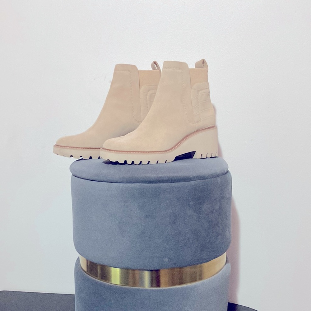 Dolce Vita Cream Suede Ankle Boot Size 9-Women’s -New